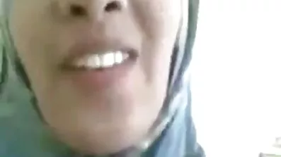 Oavsiktligt filmade sex med en äldre mogna damer modell i poolen POV.