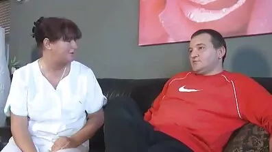 Pimply nakna gamla kvinnor gör avsugning och jävla.
