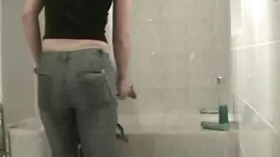 Den unga mannen tittar på sin flickvän och Mogen kåta gamla kvinnor MILF.