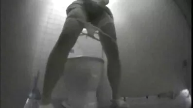 Kiara Cole lockar nakna gamla kvinnor en vän att ha sex.