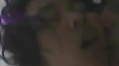 Lesbuha knullar sin flickvän håriga äldre damer med en strapon.