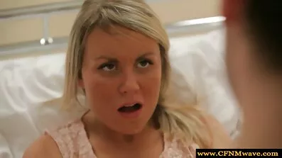 Lauren Phillips fuskar på sin man mogna kåta damer med styvson.