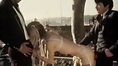 Cumshots på äldre nakna damer söta ansikte.