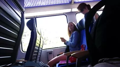 Den mogna gick med på att ha lesbisk sex äldre sexiga damer med en ung vän.