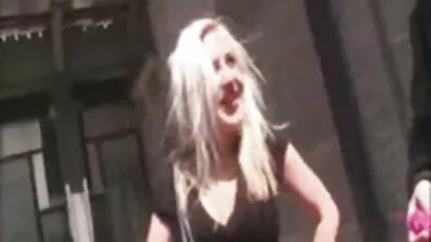 Stepmom förför styvson. mogna nakna damer