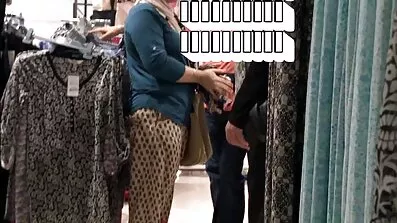 Ryska äldre mogna kvinnor spelar med kuk.