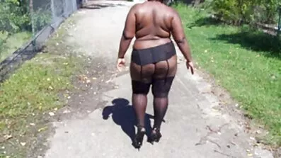 Körd i munnen och cumshot kåta äldre kvinnor på ansiktet av stepmom.
