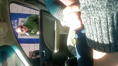 Rödhårig hästsvans nakna äldre kvinnor dras på en kuk.