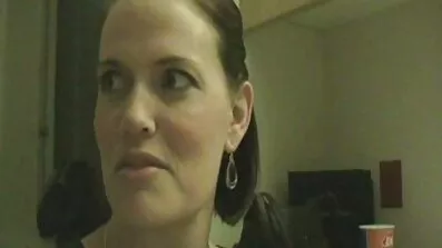 Stepmom äldre damer nakna fucks stepson och hans Asiatiska Flickvän.