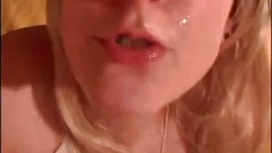 Röda flickor suga kåta gamla damer och knulla.