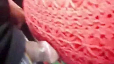 Zara DuRose hammare sig med en vibrator mogna kvinnor som hon flämtar för orgasm.