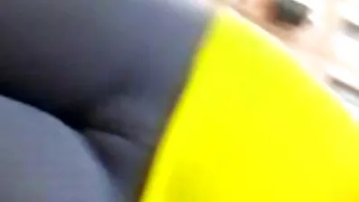 S PlEetie plommon spelar mogna lesbiska damer med en vibrator.