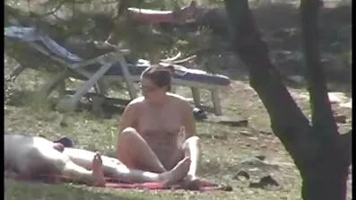 Slickar kåta mogna damer röv och dricker urin under jävla.