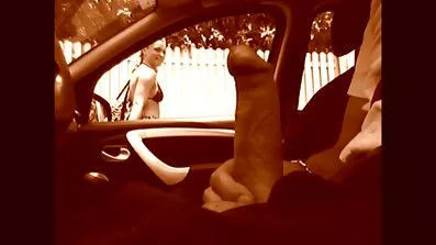Konstnären mogna tjocka kvinnor ger ett blowjob i parken.