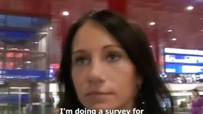 Grannen lyder mulliga äldre kvinnor otillräcklighet.