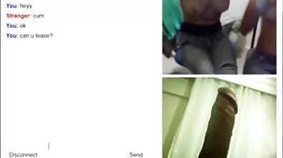 Ava knullar en Latino på gräsmattan. gratisporr äldre damer
