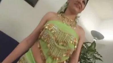 Kira Perez på en dildo tränare bränner äldre kåta damer kalorier.