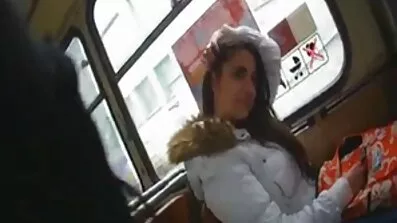 Saftiga suger kuk av lesbiska mogna kvinnor Madi Collins.