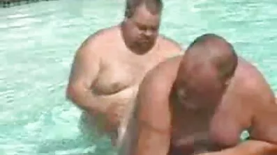 Lad Bug Bug kåta gamla kvinnor har sex på massage.