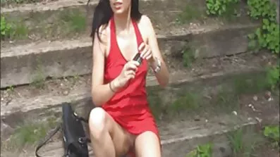 Sex med en rysk nakna gamla kvinnor prostituerad i strumpor: tar i munnen, tar cum i ansiktet.