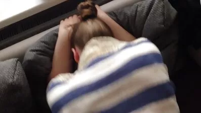 Utveckla mogna kåta damer en poäng för en ung älskarinna.