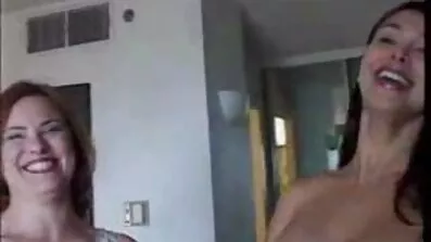 Castle ohnn Castle Castle lär en skolflicka sexuella färdigheter. kåta äldre