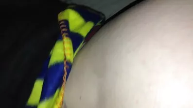 Kuriren har sex i poolen. sexiga mogna kvinnor