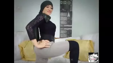 En svart hitta mogna kvinnor kvinna har interracial sex med en tränare.