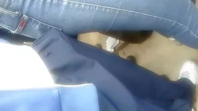 Flickvänner har sex med ägaren av mogna tjocka kvinnor lägenheten.