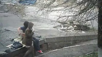 Glasögon knullar nästan den gravida flickan. sexiga äldre damer