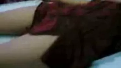 Lauren Philips knullar sin älskare i sängen mogena damer med stort nöje.